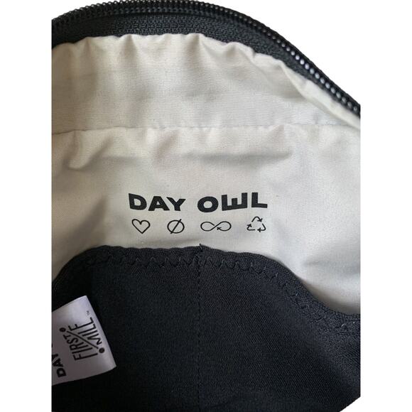 Day Owl Crossbody Sling Waist Pack Black Adjustable NEW - Picture 11 of 16